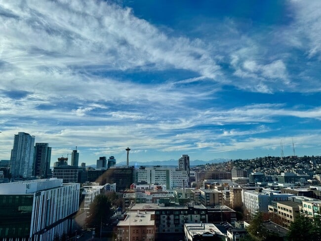 400 Melrose Ave E in Seattle, WA - Foto de edificio - Building Photo
