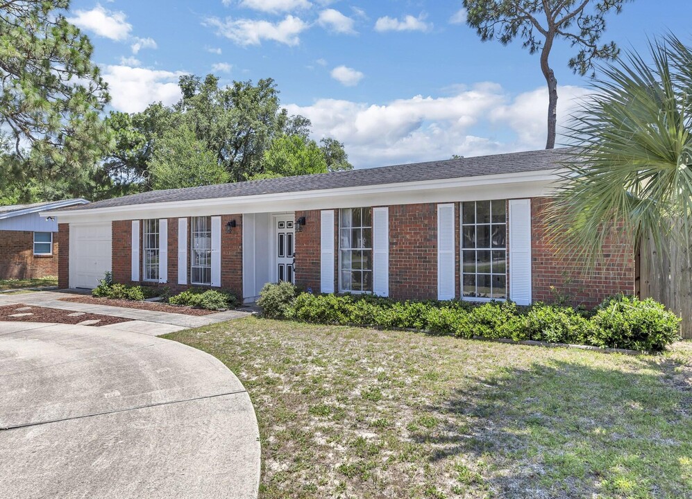 702 Mayflower Ave in Fort Walton Beach, FL - Building Photo