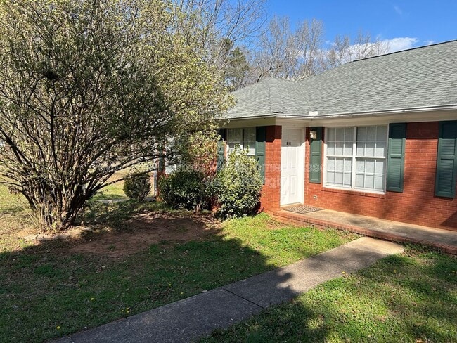 property at 21 Lisa Ln