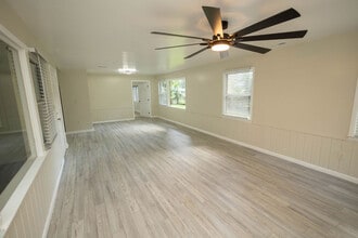 198 SE Montgomery Pl in Lake City, FL - Building Photo - Building Photo