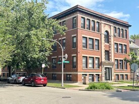 1251 W Rosemont Ave in Chicago, IL - Building Photo