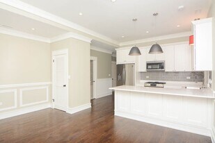 3442 N Hoyne Ave, Unit J05P in Chicago, IL - Building Photo