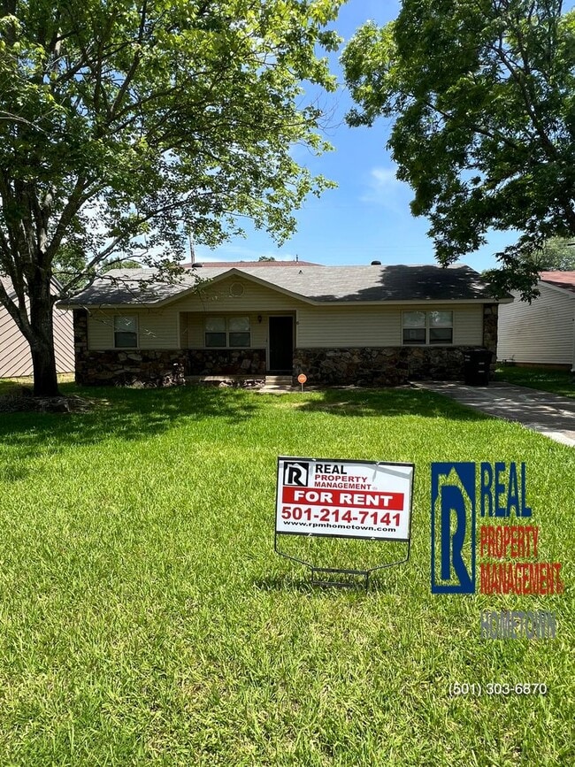 property at 10 Woodbriar Ct