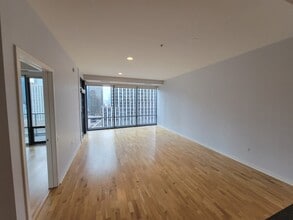 240 E Illinois St, Unit 1509 in Chicago, IL - Building Photo - Building Photo