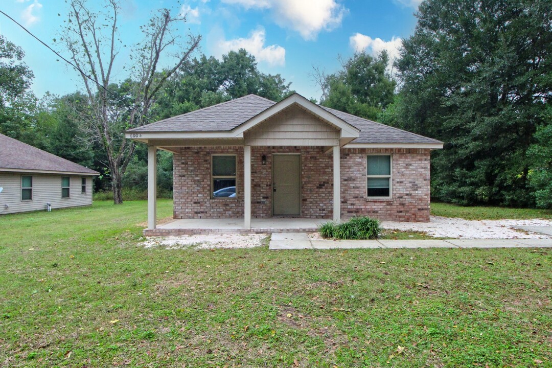 6004 Damara Ln in Pensacola, FL - Building Photo