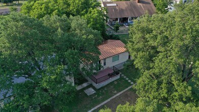 1116 Lakeshore Dr, Unit Cottage in Canyon Lake, TX - Building Photo - Building Photo