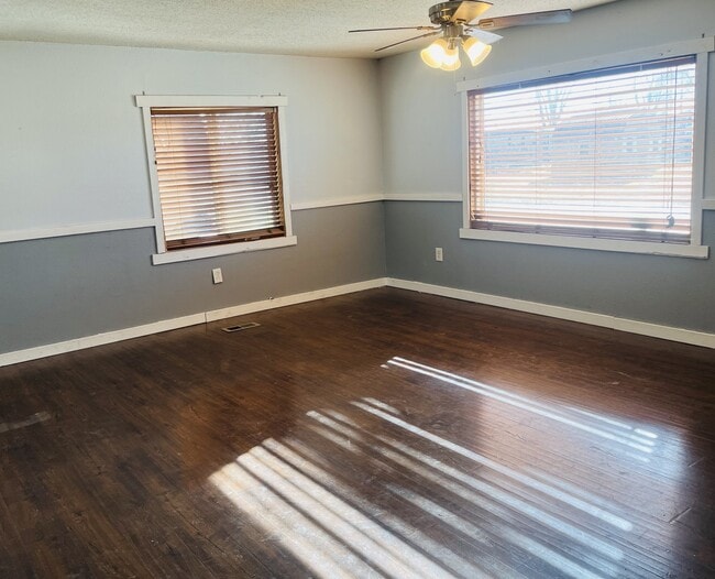 230 N Marnico Ln in Jacksonville, IL - Building Photo - Building Photo