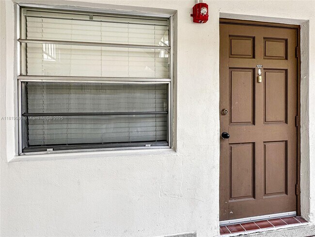 415 NE 2nd St in Hallandale Beach, FL - Building Photo - Building Photo