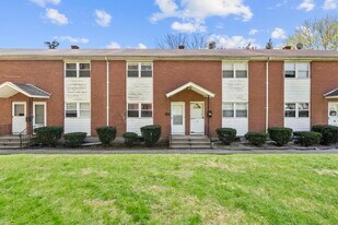 75 Saltonstall Pkwy in East Haven, CT - Building Photo