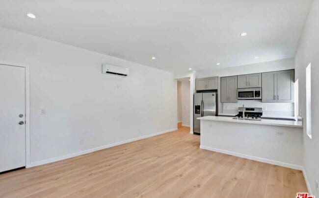 5234 W 20th St in Los Angeles, CA - Foto de edificio - Building Photo