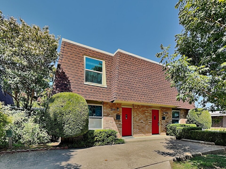 2716 McCart Ave in Fort Worth, TX - Building Photo