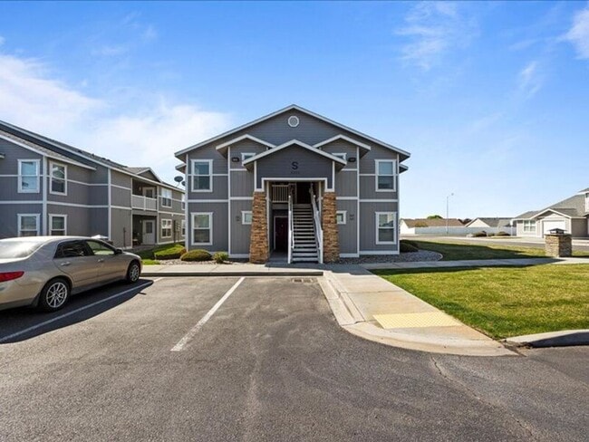 6305S Chapel Hill Blvd in Pasco, WA - Foto de edificio - Building Photo