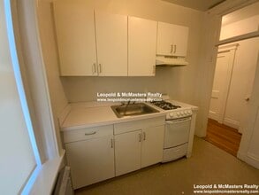 99 Warren St, Unit 16 in Boston, MA - Foto de edificio - Building Photo