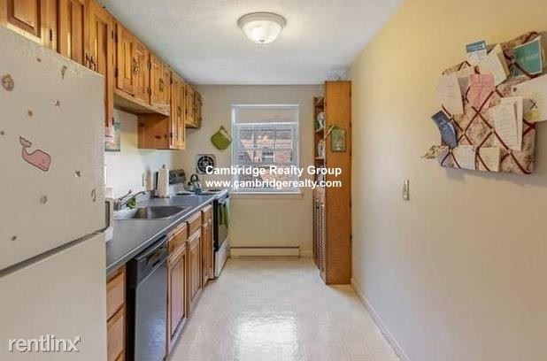 8 Colonial Village Dr-Unit -Apt 6 in Arlington, MA - Building Photo - Building Photo