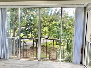 8897 Fontainebleau Blvd in Miami, FL - Building Photo - Building Photo