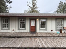 4 SW Cleveland Ave in Bend, OR - Building Photo