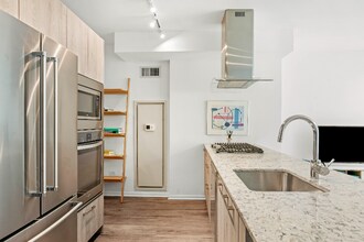 223 E Illinois St in Chicago, IL - Building Photo - Building Photo