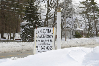 Colonial Apartments in Abington, MA - Foto de edificio - Building Photo