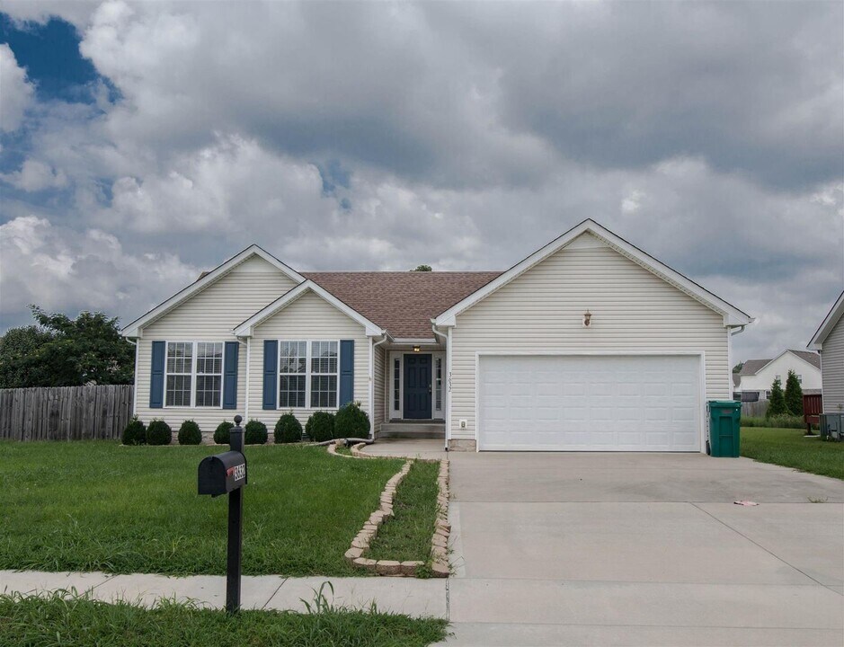 3632 S Jot Dr in Clarksville, TN - Foto de edificio