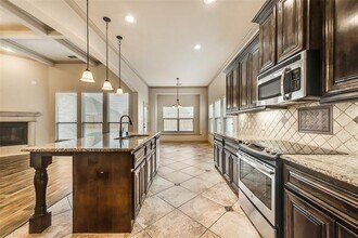 110 Thoroughbred St in Waxahachie, TX - Building Photo - Building Photo