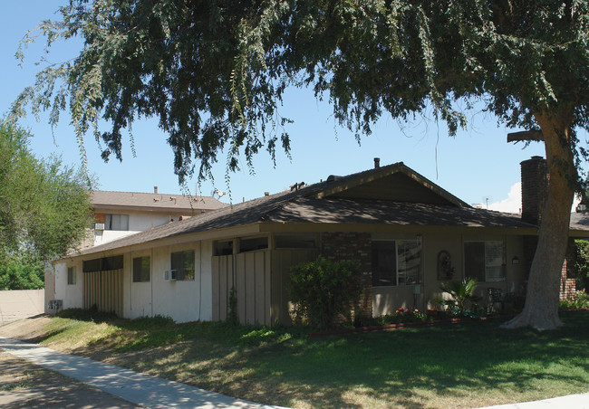 1151 W 9th St in Corona, CA - Foto de edificio - Building Photo