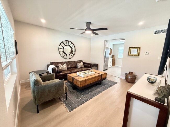 201 S Mitchell St in San Marcos, TX - Building Photo - Building Photo