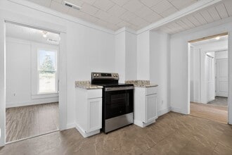 992 N Maple St in Corydon, IN - Foto de edificio - Building Photo