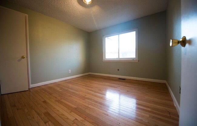 property at 2755 S Delaware St