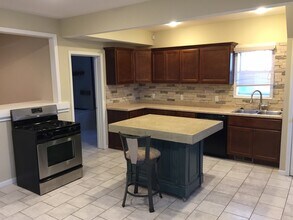2452 N Holton St in Milwaukee, WI - Building Photo - Building Photo