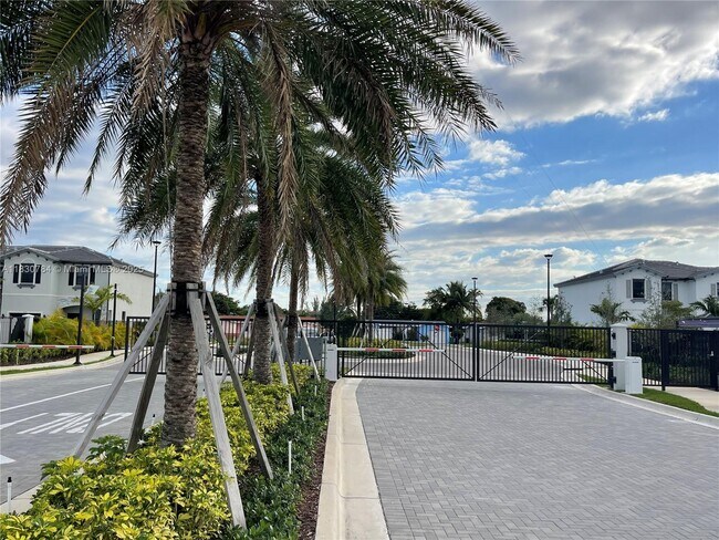 20433 NW 4th Ave in Miami, FL - Building Photo - Building Photo