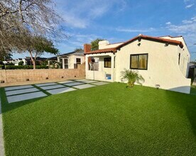 6556 3rd Ave in Los Angeles, CA - Foto de edificio - Building Photo