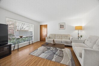 6456 Bayou Glen Rd in Houston, TX - Building Photo - Building Photo