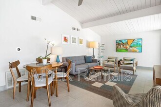 915 E Racquet Club Rd in Palm Springs, CA - Building Photo - Building Photo