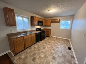 3433 Maura Ln in Indianapolis, IN - Building Photo - Building Photo