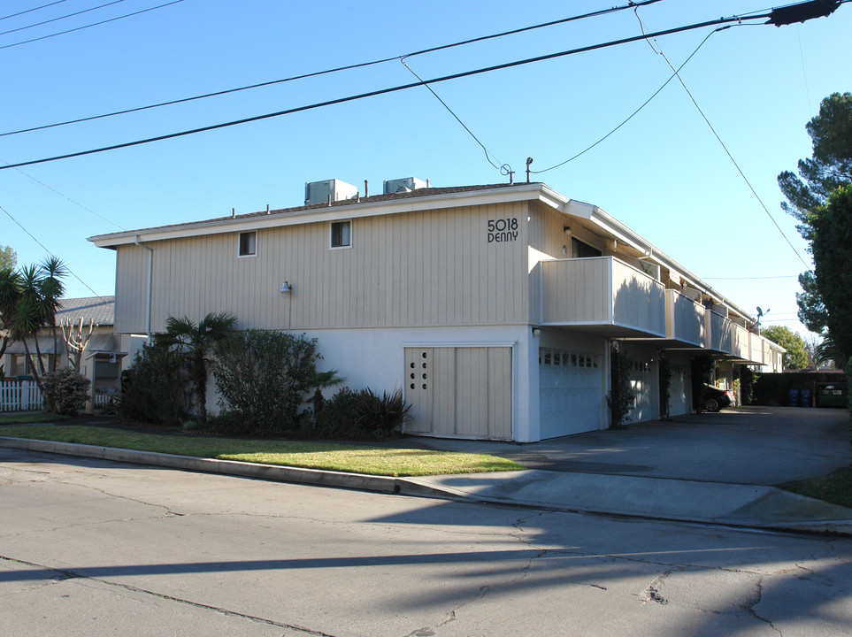 5018 Denny Ave in North Hollywood, CA - Building Photo