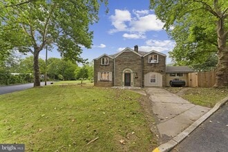 704 Evergreen St in Emmaus, PA - Building Photo - Building Photo