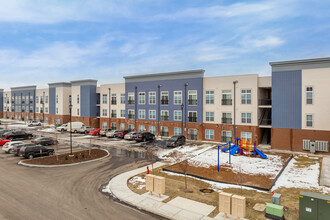 Plaza at Central Greens in Indianapolis, IN - Foto de edificio - Building Photo