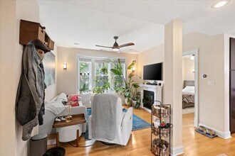 2572 W Lyndale St in Chicago, IL - Building Photo - Building Photo