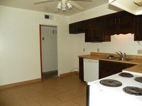 8522 Flower Pl NE in Albuquerque, NM - Building Photo - Building Photo