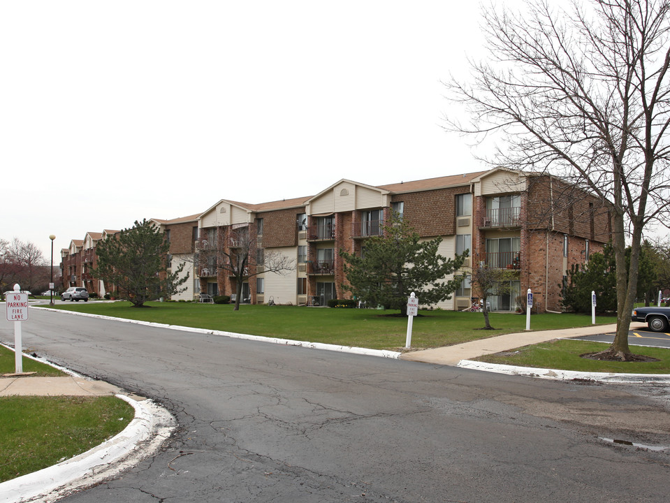 Colony Park in Carol Stream, IL - Building Photo