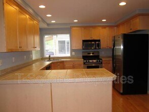 10058 NE 142nd Pl in Kirkland, WA - Building Photo - Building Photo