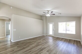 5752 E Garnet Ave in Mesa, AZ - Building Photo - Building Photo