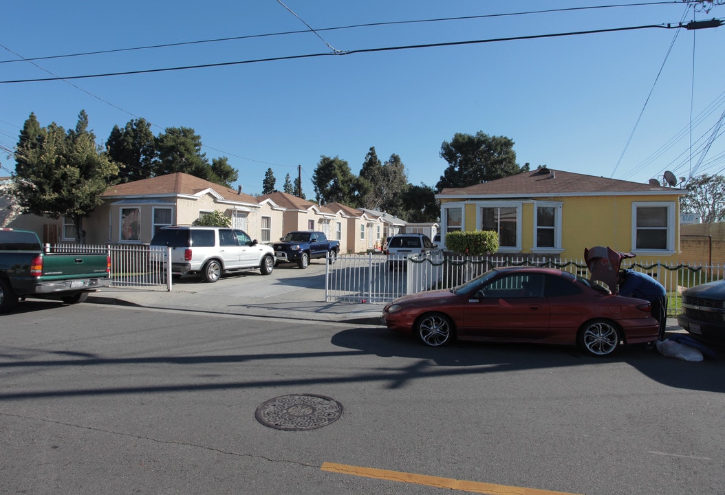 7140-7144 Newell St in Huntington Park, CA - Foto de edificio