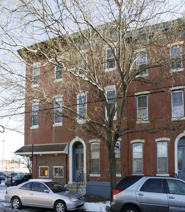 653 N 15th St in Philadelphia, PA - Foto de edificio - Building Photo