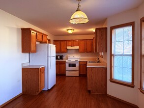 1630 S Burks Ave in Springfield, MO - Foto de edificio - Building Photo