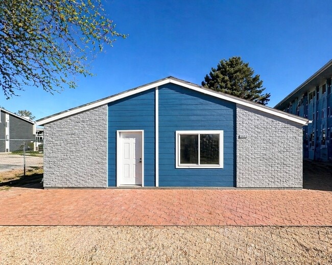 3341 E Fountain Blvd