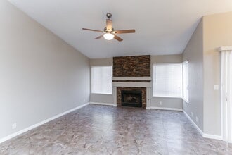 4401 La Reina Cir in Las Vegas, NV - Building Photo - Building Photo