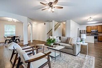 114 Feathergrass Dr in Buda, TX - Foto de edificio - Building Photo