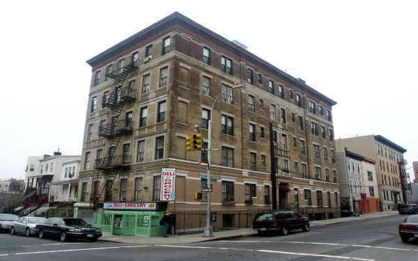 948 E 179th St in Bronx, NY - Foto de edificio