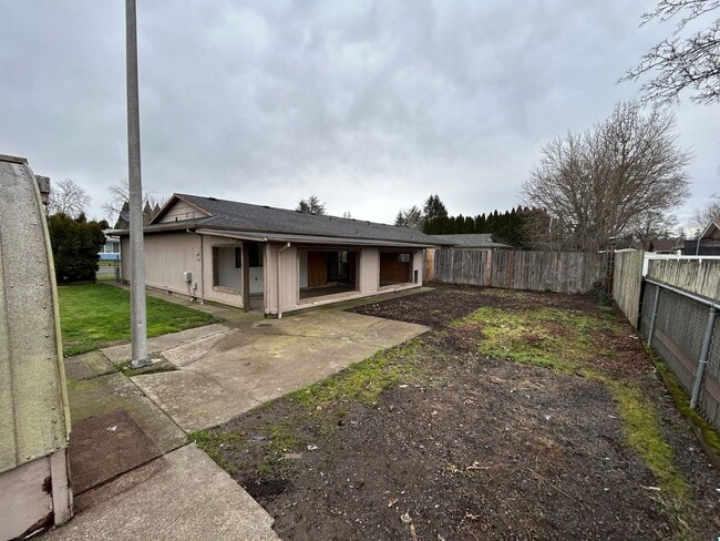 410-416 SE Debbie St in McMinnville, OR - Building Photo - Building Photo